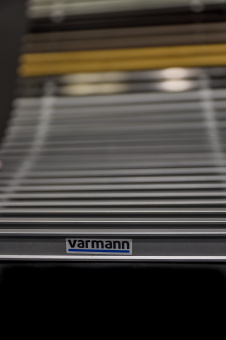Конвектор внутрипольный Varmann Ntherm 230.90.2200 решетка анодированная в натуральный алюминий, декоративная рамка из U-образного профиля